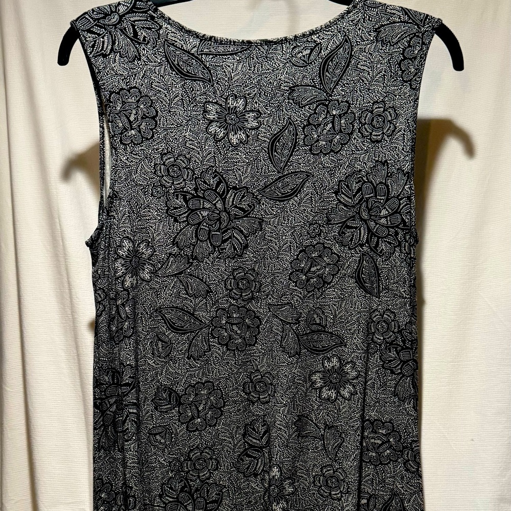 J. Jill sleeveless 1X long black and white flowered tank. Used however not worn.